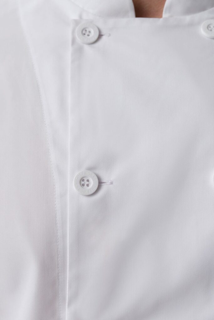 cbn03-wht_koksvest wit korte mouw knoop